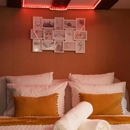 La Plume D'amour- Au Coeur Du Vieux